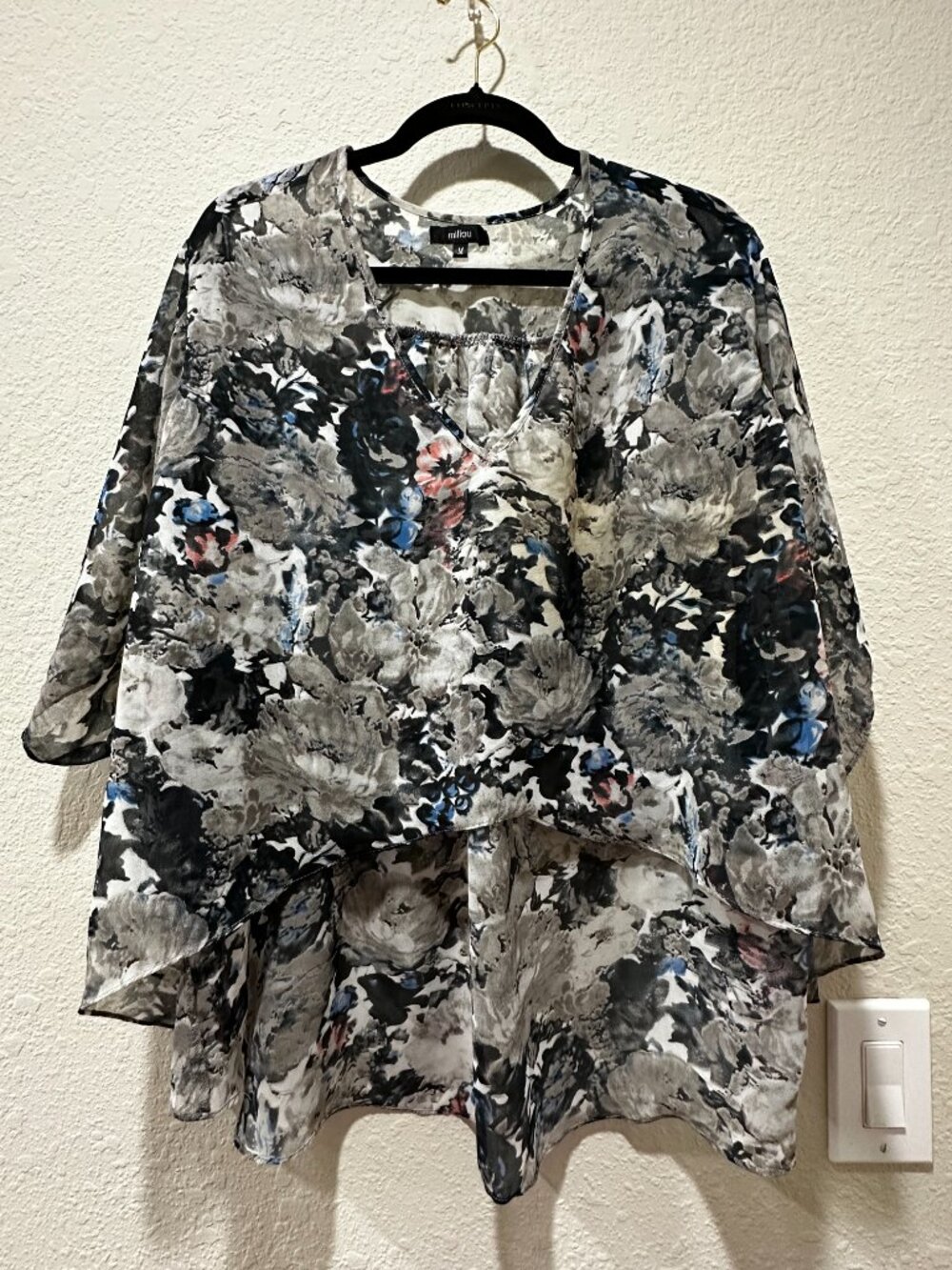 LF Millau Edgy Flowy Floral Print High-Low Blouse Medium